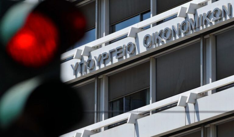 ΥΠΟΙΚ: Προεκλογικό πυροτέχνημα της Αξιωματικής Αντιπολίτευσης οι ανεδαφικές προτάσεις για το ιδιωτικό χρέος