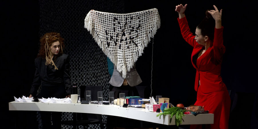 “Ω, ΘΕΟΙ !!”