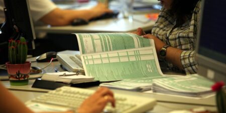 Η αβεβαιότητα της προεκλογικής περιόδου βάζει φρένο στην υποβολή φορολογικών δηλώσεων