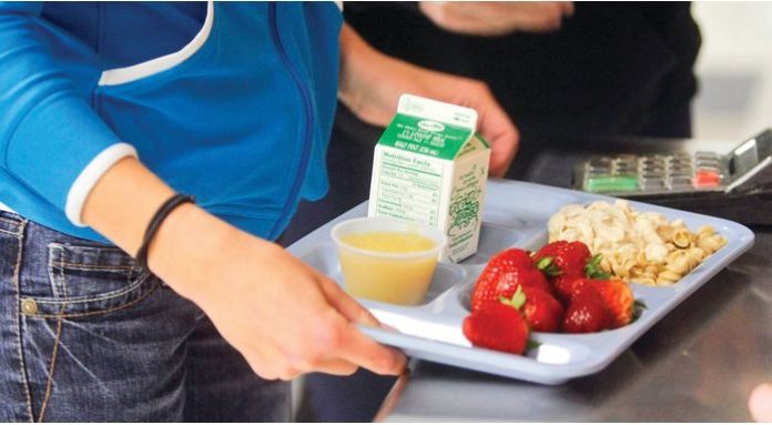 Φρούτα, λαχανικά, γάλα στα σχολεία: Περισσότερα χρήματα, λιγότερη γραφειοκρατία