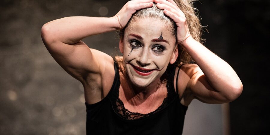 Η «Ακάλυπτη στον ακάλυπτο»