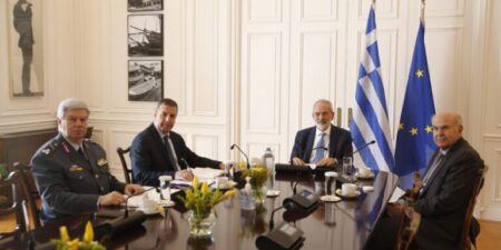 Σύσκεψη στο Μέγαρο Μαξίμου για την αστυνόμευση, στο πλαίσιο της συνέχειας του κράτους