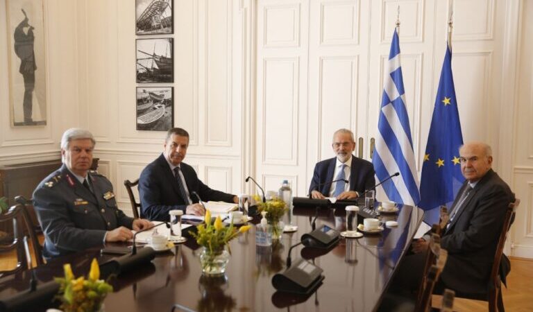 Σύσκεψη στο Μέγαρο Μαξίμου για την αστυνόμευση, στο πλαίσιο της συνέχειας του κράτους