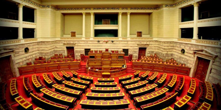 Οκτακομματική Βουλή με αυτοδυναμία της ΝΔ