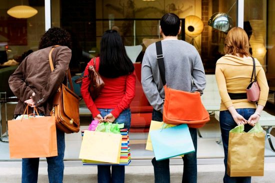 Αύξηση τζίρου κατά 9,8% τον Απρίλιο στο λιανικό εμπόριο