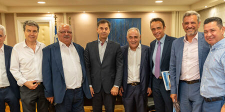 Η ανάγκη βελτίωσης της ρύθμισης οφειλών και το θέμα των ανασφάλιστων οχημάτων, τέθηκαν από το Ε.Ε.Α. στον Χάρη Θεοχάρη