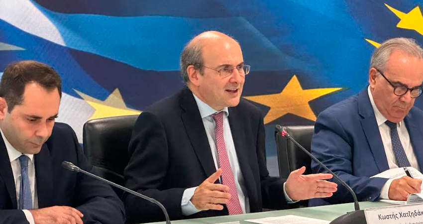 Στα 4,4 δισ. ευρώ το όφελος για τα νοικοκυριά από αυξήσεις μισθών και μειώσεις φόρων στην τετραετία 2024-2027