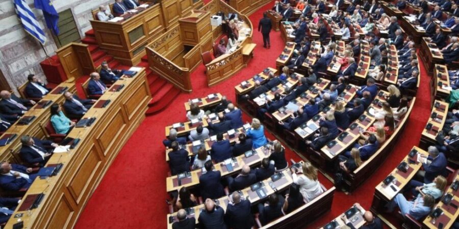 Κόντρα των αρχηγών στη Βουλή, για τις φωτιές