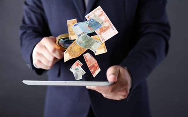ΥΠΟΙΚ: 12 ερωτήσεις και απαντήσεις για τα μέτρα στήριξης και την καταπολέμηση της φοροδιαφυγής