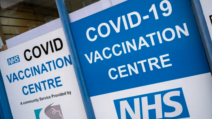 Η κυκλοφορία του εμβολίου Covid ξεκινά νωρίς στο Ηνωμένο Βασίλειο με νέα παραλλαγή υπό παρακολούθηση