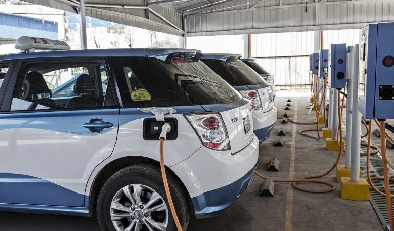 Οι ευρωπαϊκές αυτοκινητοβιομηχανίες ανησυχούν για την ανδρεία της Κίνας στα ηλεκτρικά αυτοκίνητα στην έκθεση αυτοκινήτου του Μονάχου