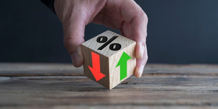 Χ. Θεοχάρης για τα επιτόκια: «Εάν ο καταθέτης παίρνει επιτόκιο 0,30 ή 0,60% από την τράπεζά του, μπορεί να πάρει 4% από το Ελληνικό Δημόσιο»