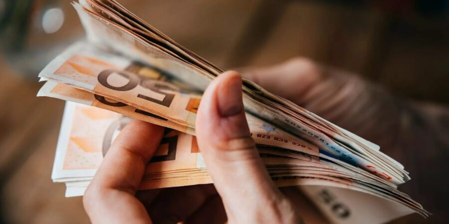 Πόσο θα αυξηθούν οι μισθοί, μετά το «ξεπάγωμα» των τριετιών