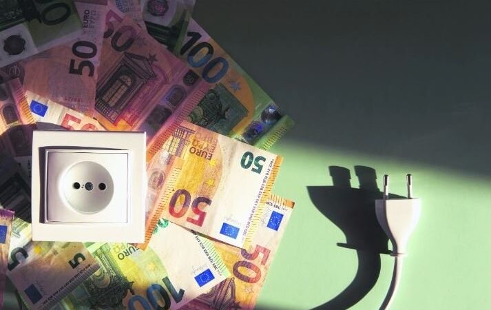 Μέτρα στήριξης στους λογαριασμούς ηλεκτρικού ρεύματος και τον Νοέμβριο