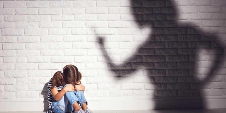 Γαλλία: Σοκάρουν τα στοιχεία της παιδικής κακοποίησης