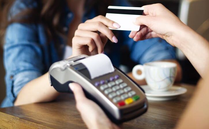 Επεκτείνεται η χρήση POS σε 35 δραστηριότητες της ελληνικής οικονομίας