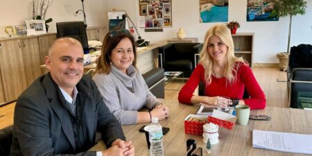 Συνάντηση της Έλενας Ράπτη για τον γαμήλιο τουρισμό