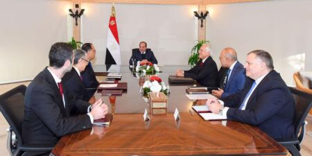 Συνάντηση του Προέδρου της Αιγύπτου Ελ Σίσι με τον Δημήτρη Κοπελούζο, για την ηλεκτρική διασύνδεση Ελλάδας – Αιγύπτου