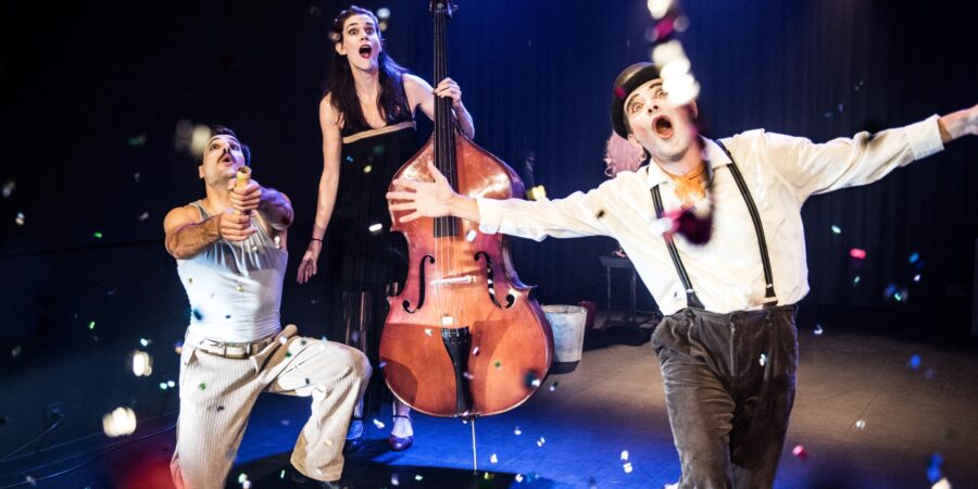 ΠΕΡΙΟΔΕΥΩΝ ΘΙΑΣΟΣ