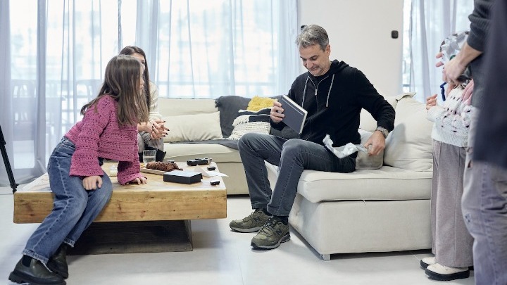 Συνάντηση του Κυριάκου Μητσοτάκη με ζευγάρι ωφελούμενων του προγράμματος «Σπίτι μου»