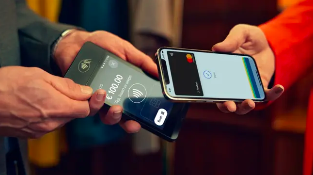 Έρευνα: Τα ψηφιακά πορτοφόλια βάζουν τέλος στα μετρητά για 7 στους 10 Έλληνες