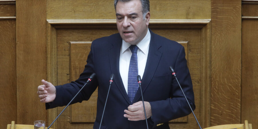 Τη στήριξη των μελισσοκόμων ζητά ο Μάνος Κόνσολας