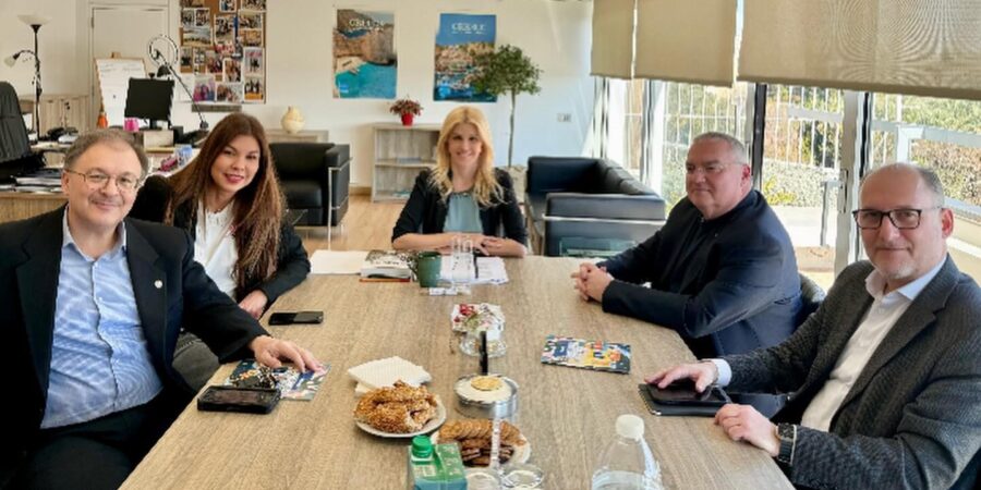 Συνάντηση της Έλενας Ράπτη με την ηγεσία του Πανεπιστημίου Δυτικής Αττικής