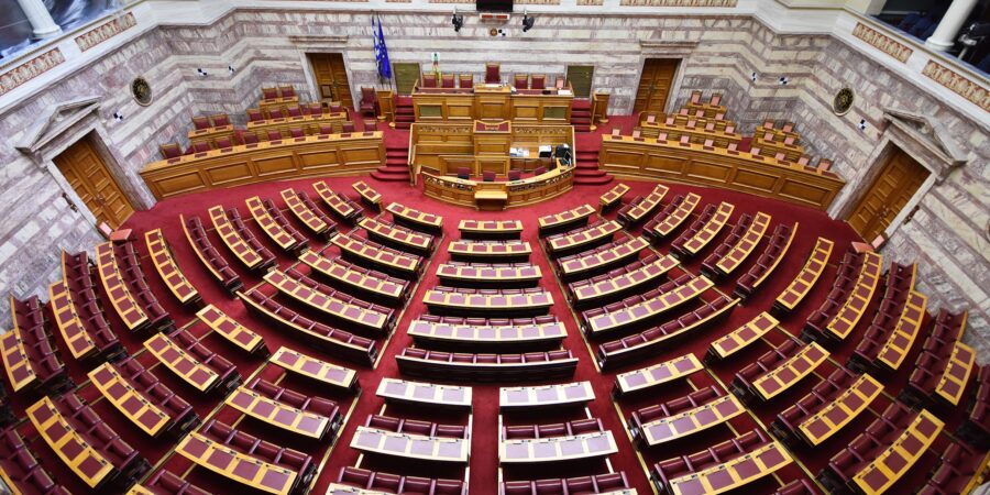 Στη Βουλή η αύξηση του επιδόματος γέννησης