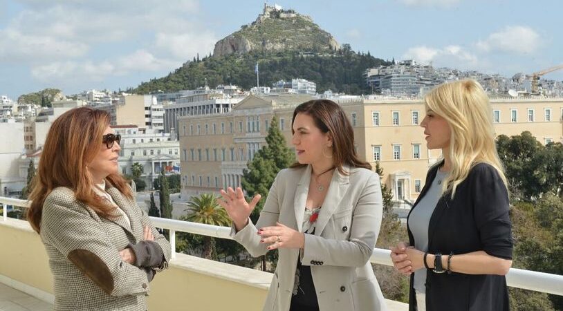 Συνάντηση της Υφυπουργού Τουρισμού Έλενας Ράπτη με τη Μιμή Ντενίση