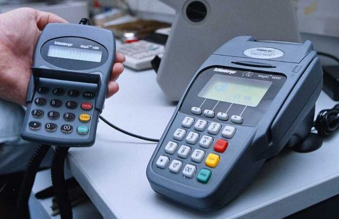 380.000 αποστολές email από την ΑΑΔΕ για τη διασύνδεση των POS με τις ταμειακές