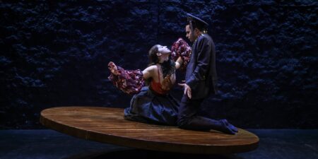 Κριτική: ” Το Γαϊτανάκι του Πόθου ή πώς θα πλησιάσετε το ερωτικό αντικείμενο του πόθου σας” στο Θέατρο ”Σταθμός”