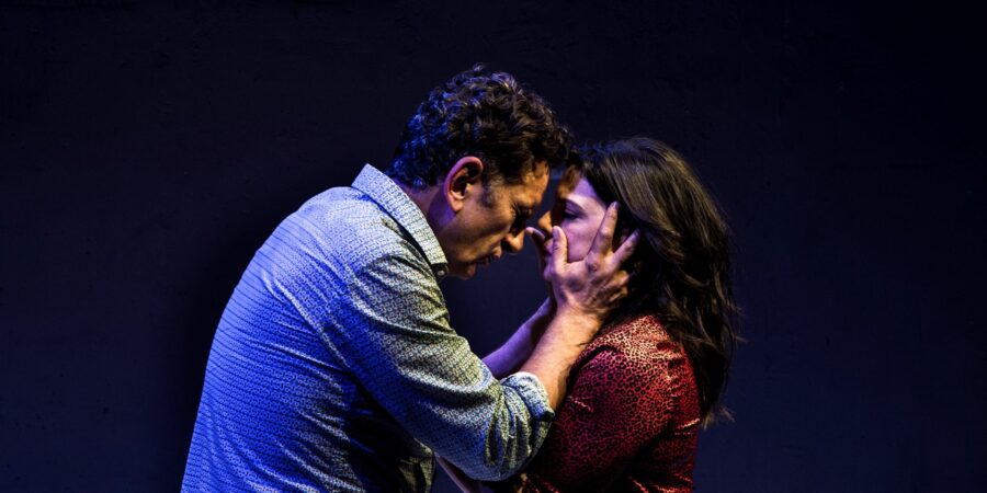 ΣΚΗΝEΣ ΑΠO EΝΑ ΓAΜΟ