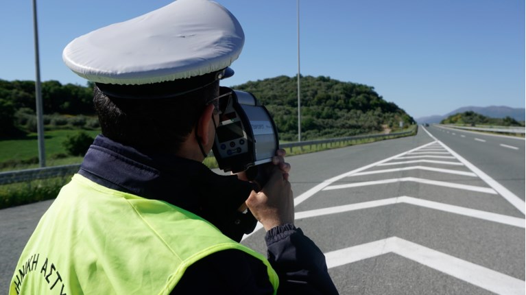 957 συλλήψεις και 13.807 παραβάσεις Κ.Ο.Κ. το τελευταίο τριήμερο