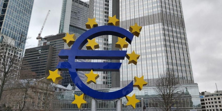 ΕΚΤ: Αμετάβλητα τα επιτόκια, αναθεωρημένες προβλέψεις για πληθωρισμό και ανάπτυξη