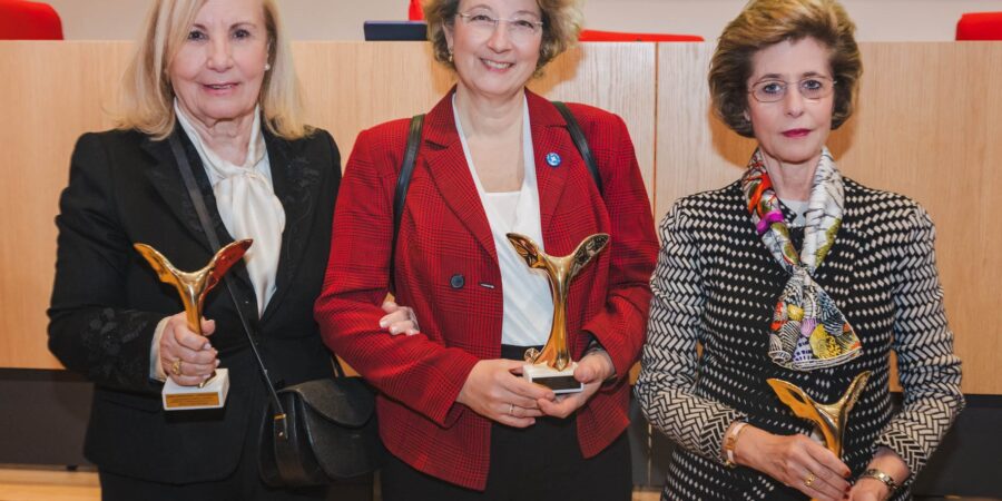 Τιμητική διάκριση για τρεις γυναίκες  ιατρούς του Ομίλου Ιατρικού Αθηνών από την επιτροπή γυναικών ιατρών του Πανελλήνιου Ιατρικού Συλλόγου