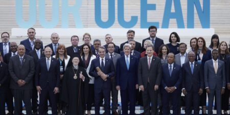Ο Μητσοτάκης ανακοίνωσε το Ταμείο Απανθρακοποίησης για να «πρασινίσουν» τα νησιά