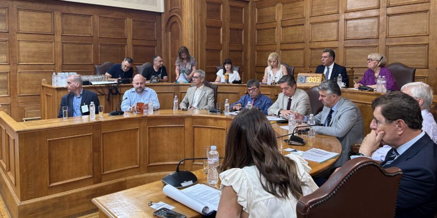 Μάνος Κόνσολας: «Η διάβρωση των ακτών απειλεί τις νησιωτικές και παράκτιες περιοχές της χώρας»