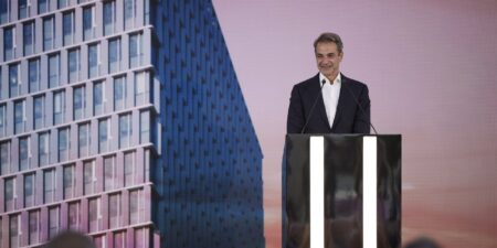 Μητσοτάκης στα εγκαίνια του Πύργου Πειραιά: Συμβολίζει μια χώρα που προχωρά με αυτοπεποίθηση στο μέλλον