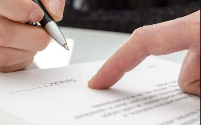 ΑΑΔΕ: Ψηφιακά μέσω των συμβολαιογράφων τα πιστοποιητικά ΕΝΦΙΑ για αποβιώσαντες