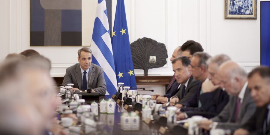 Μητσοτάκης στο Υπουργικό: Τα δύσκολα είναι μπροστά μας, αλλά το κράτος είναι “παρών”