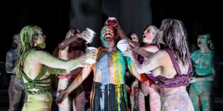 Ο Ευριπίδης, οι Βάκχες του, το body painting και το Μουσικό Θέατρο, στο Αρχαίο Θέατρο της Επιδαύρου