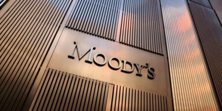 Moody’s:  Ένα σκαλοπάτι πριν την επενδυτική βαθμίδα η Ελλάδα