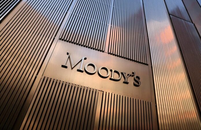 Moody’s:  Ένα σκαλοπάτι πριν την επενδυτική βαθμίδα η Ελλάδα