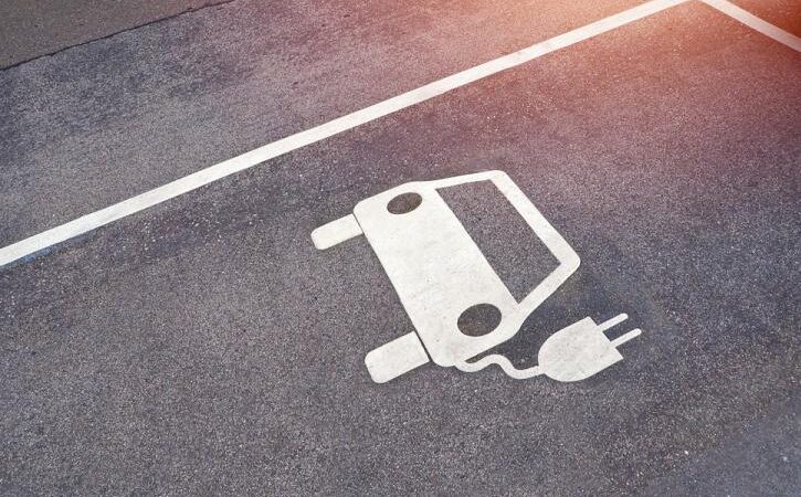 Νέες επιδοτήσεις 319 δικαιούχων στο «Κινούμαι Ηλεκτρικά ΙΙΙ» και έναρξη υπαγωγής αιτήσεων στη δράση «Φορτίζω Παντού»