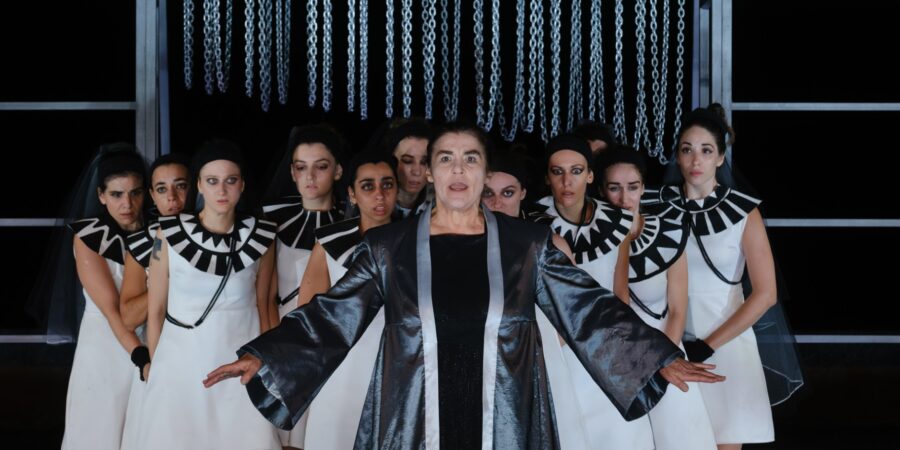 ”Ικέτιδες” του Αισχύλου, το προαιώνιο ζήτημα των προσφύγων και οι sold out παραστάσεις τους, στην Επίδαυρο