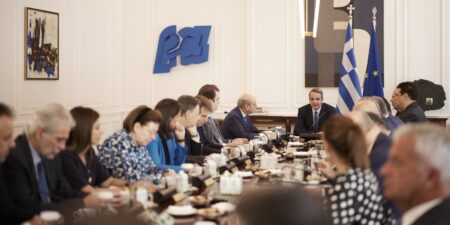 Μητσοτάκης στο υπουργικό: Σχεδόν 20.000 νέες προσλήψεις το 2025