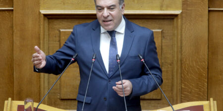 Μάνος Κόνσολας: «Αλλάζει ο νόμος για να προσλαμβάνονται έγκαιρα από τους Δήμους οι εποχικοί υπάλληλοι»