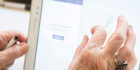 Στο Ταμείο Ανάκαμψης η ψηφιακή εκπαίδευση ατόμων με αναπηρία και ηλικιωμένων