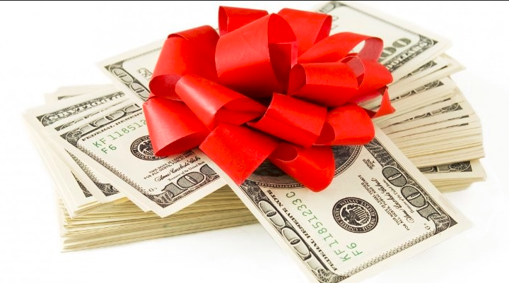 Πώς ένας μικρός αριθμός των πλουσιότερων ανθρώπων της Αμερικής χρηματοδοτεί και τις δύο εκστρατείες