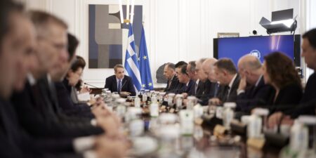 Μητσοτάκης στο Υπουργικό: Ο προϋπολογισμός απαντά στην ακρίβεια στηρίζοντας διπλά το εισόδημα